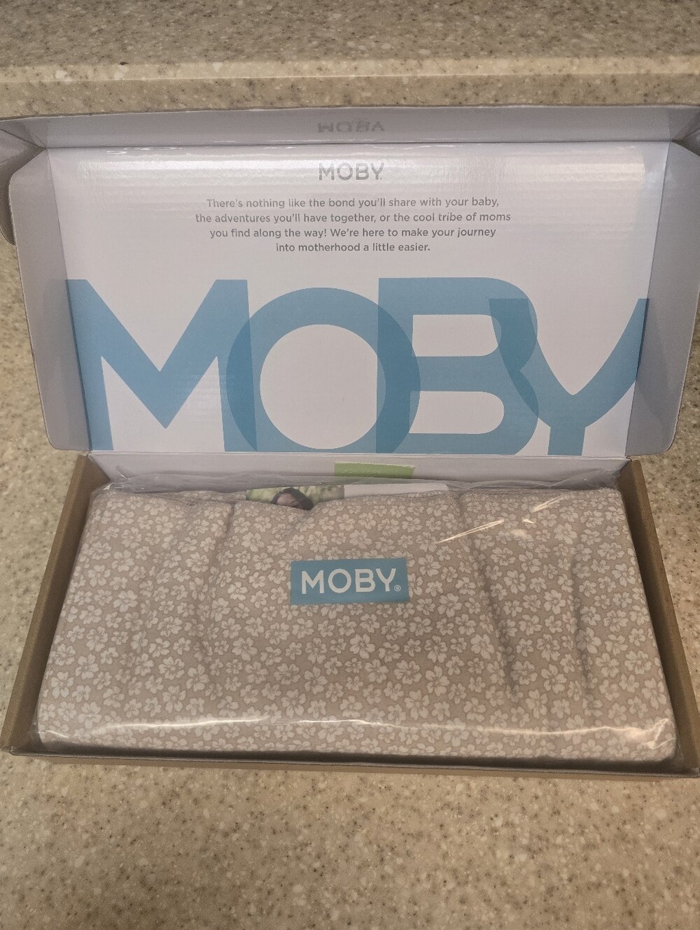MOBY Floral Wrap - Beige and White. Lightweight and adjustable. New with Box - Picture 11 of 12